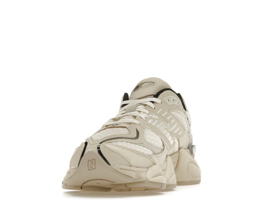 Vue 12 de New Balance 9060 Turtledove Black Silver Metallic