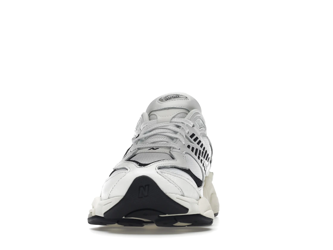 Vue 11 de New Balance 9060 White Black