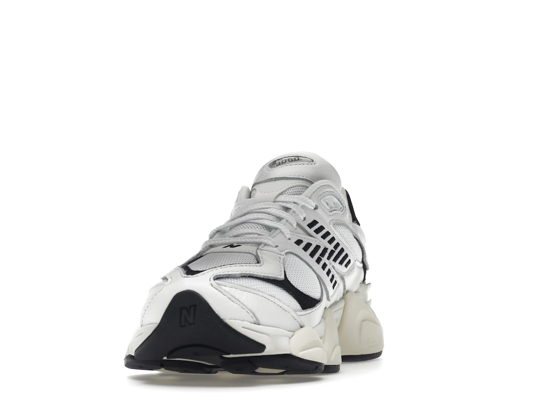 Vue 12 de New Balance 9060 White Black