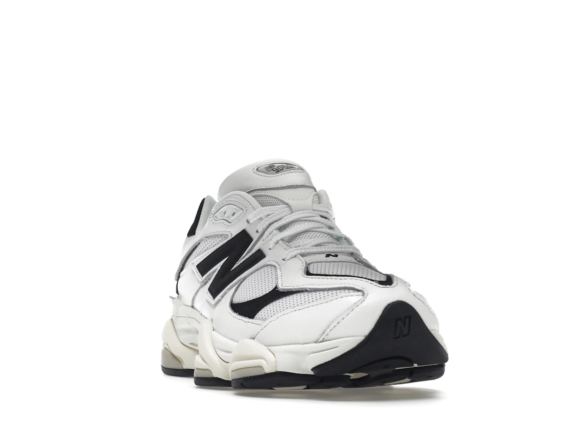 Vue 8 de New Balance 9060 White Black