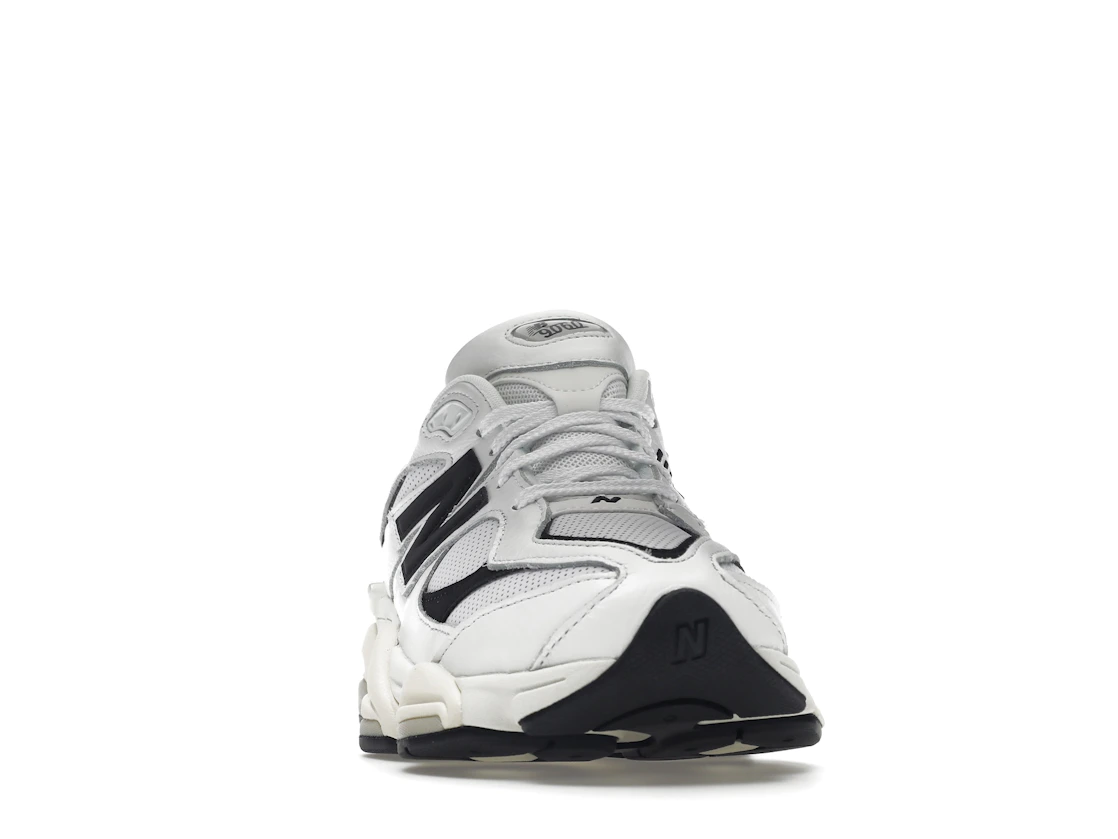 Vue 9 de New Balance 9060 White Black