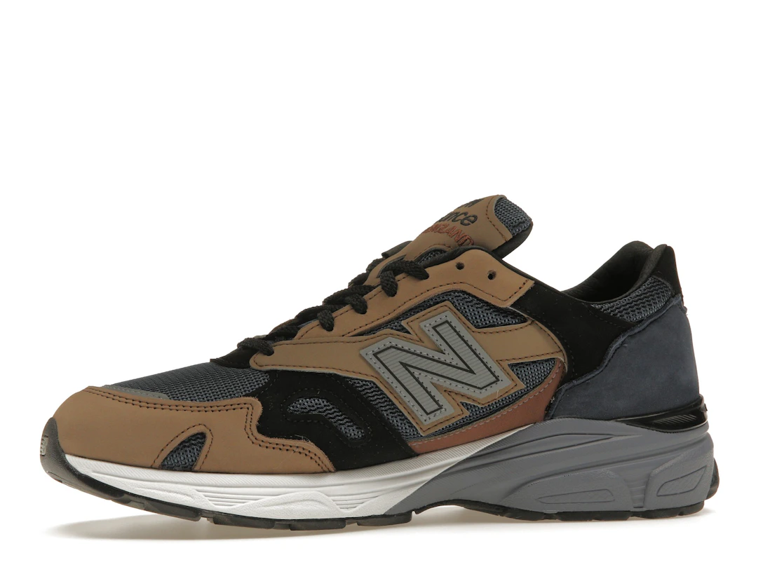 Vue 17 de New Balance 920 MiUK Navy Beige Black