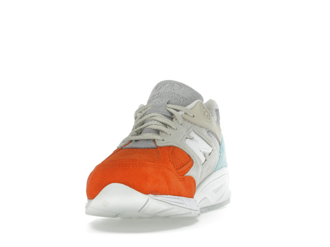 Vue 12 de New Balance 990v2 Kith Cyclades (with Socks)