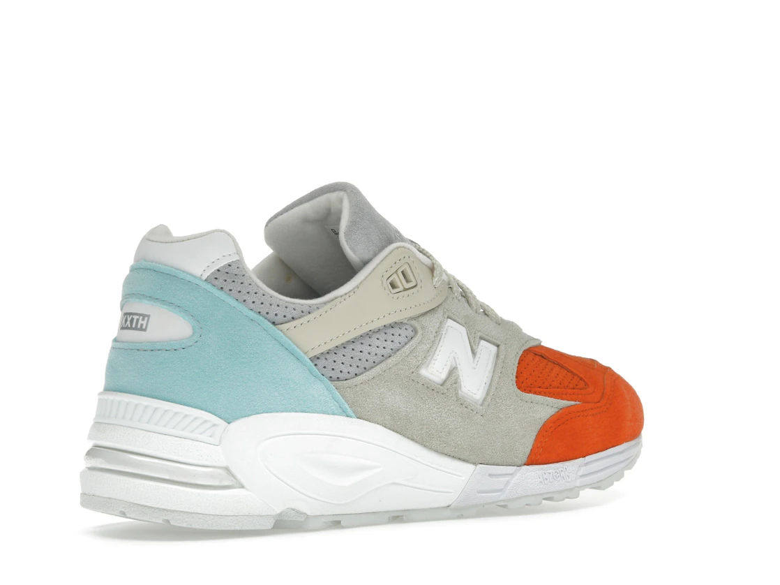 Vue 33 de New Balance 990v2 Kith Cyclades (with Socks)