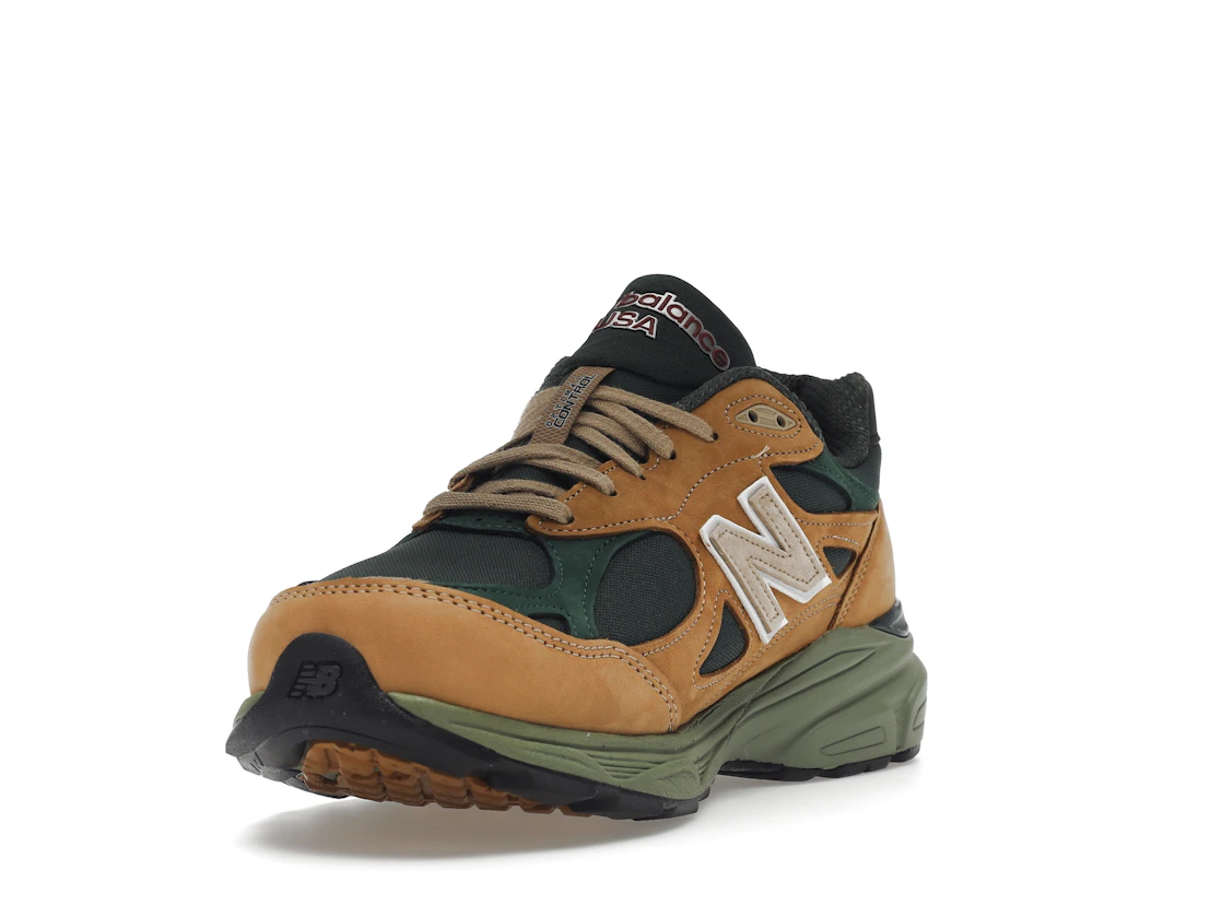 Vue 13 de New Balance 990v3 MiUSA Tan Green