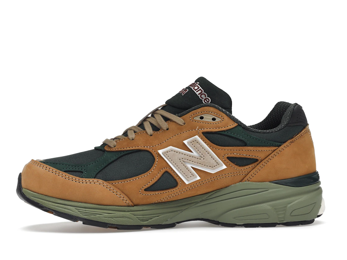 Vue 18 de New Balance 990v3 MiUSA Tan Green