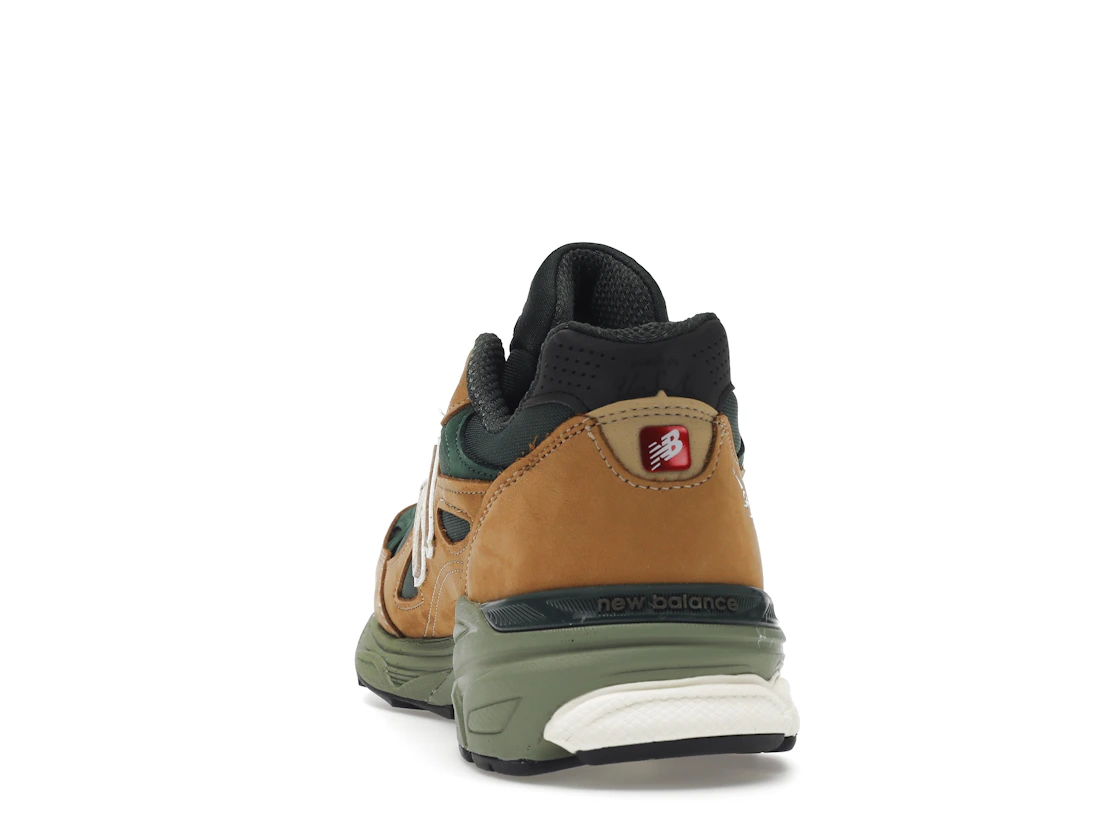 Vue 27 de New Balance 990v3 MiUSA Tan Green