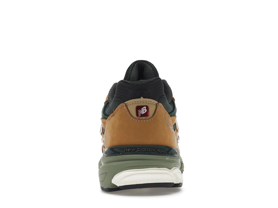Vue 28 de New Balance 990v3 MiUSA Tan Green