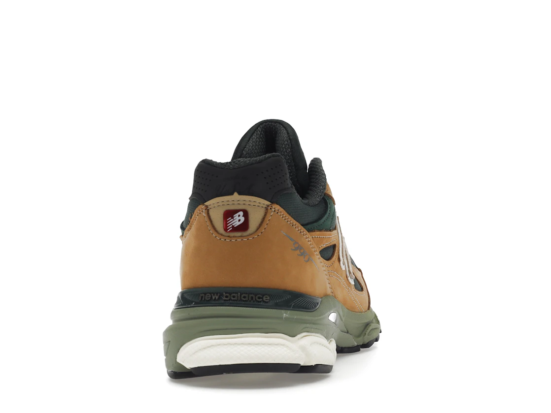 Vue 29 de New Balance 990v3 MiUSA Tan Green