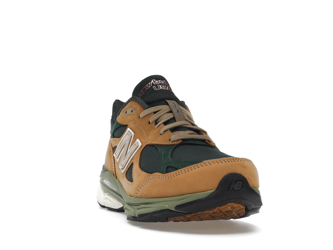 Vue 8 de New Balance 990v3 MiUSA Tan Green