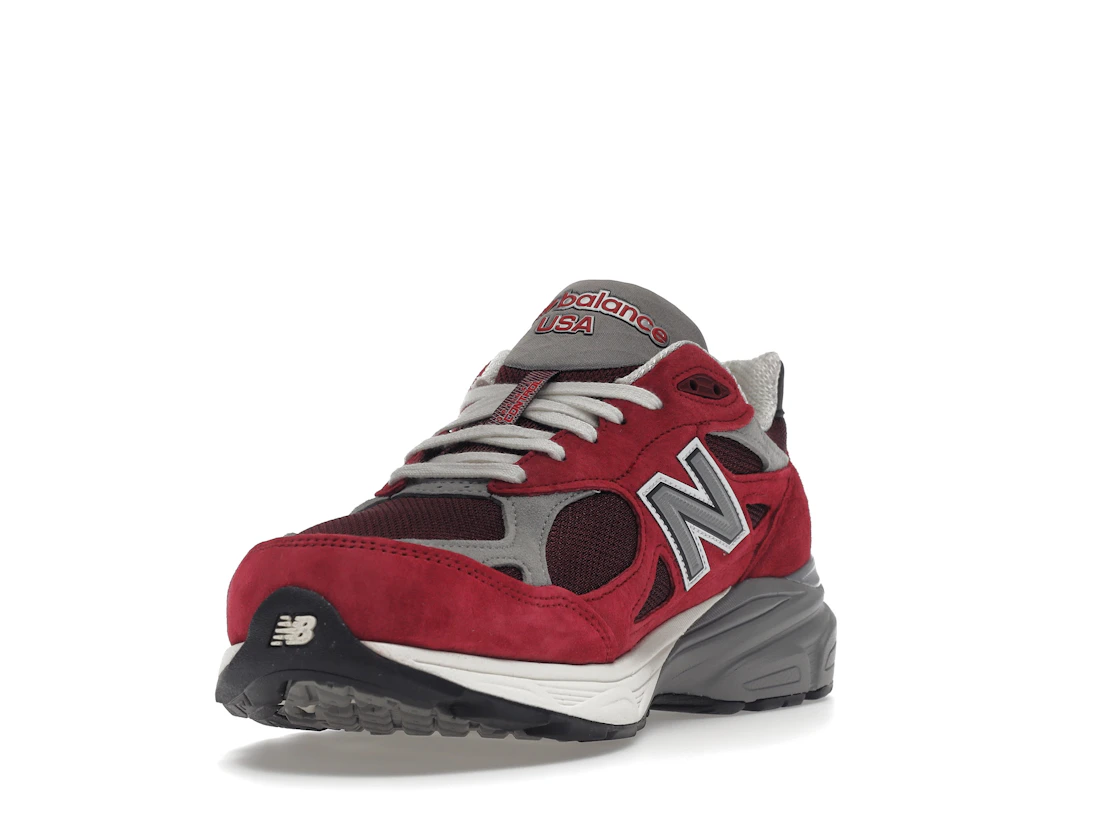 Vue 13 de New Balance 990v3 MiUSA Teddy Santis Scarlet