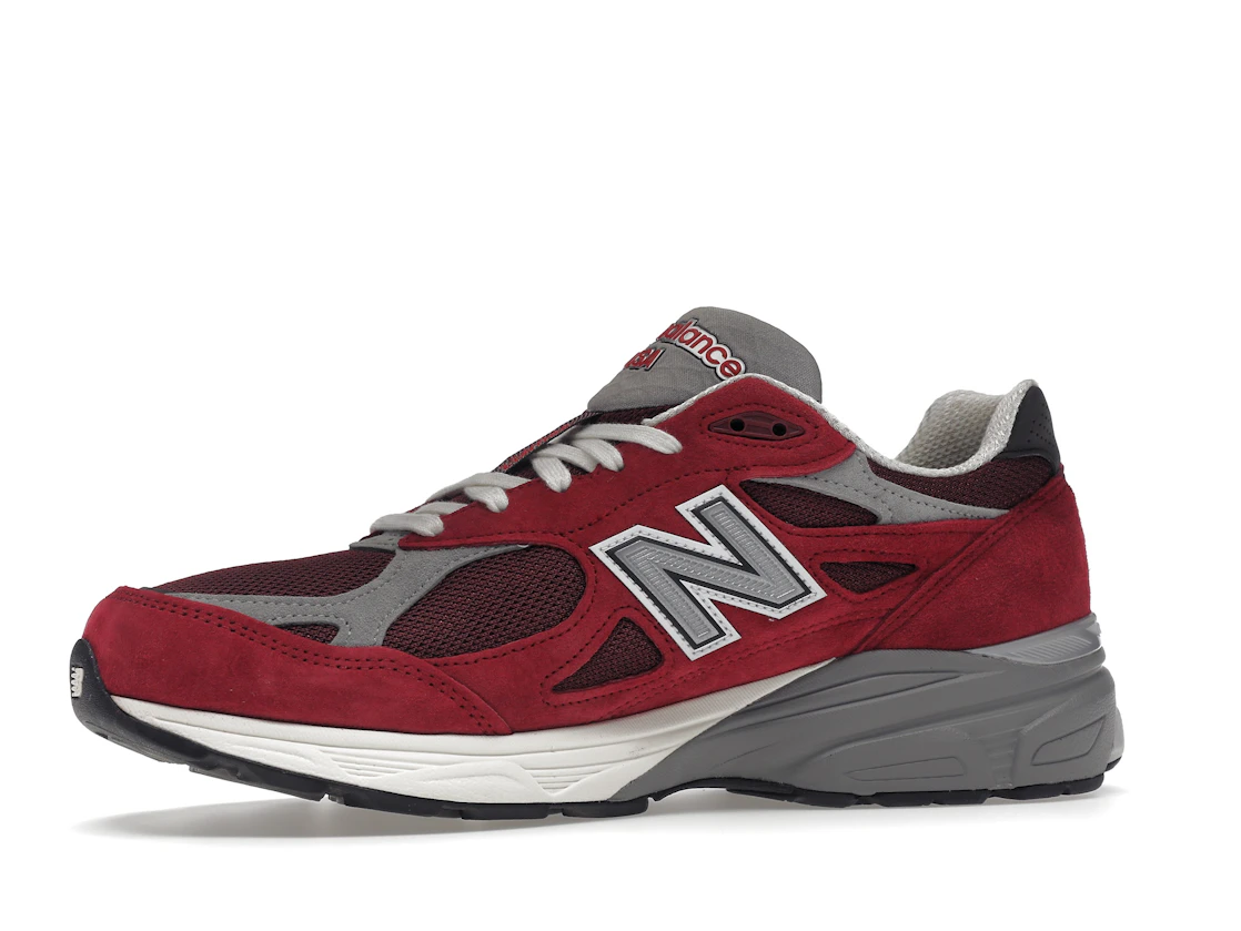 Vue 17 de New Balance 990v3 MiUSA Teddy Santis Scarlet