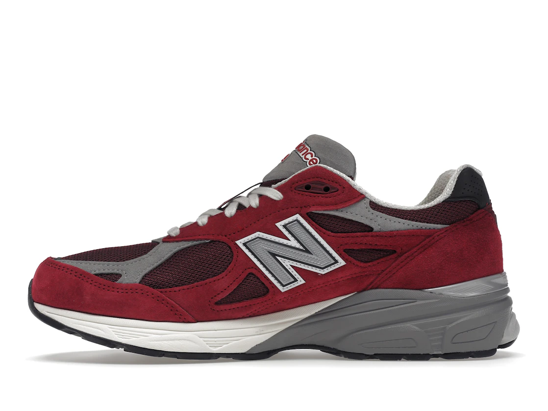 Vue 19 de New Balance 990v3 MiUSA Teddy Santis Scarlet