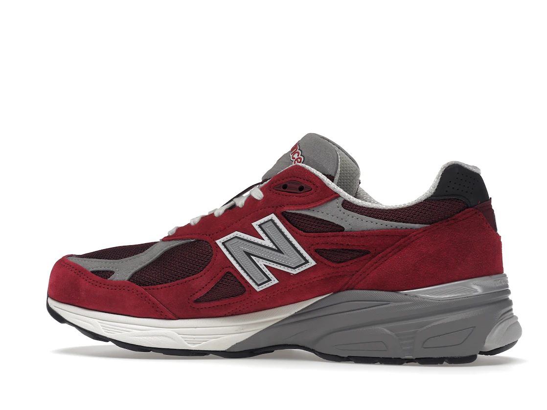 Vue 21 de New Balance 990v3 MiUSA Teddy Santis Scarlet