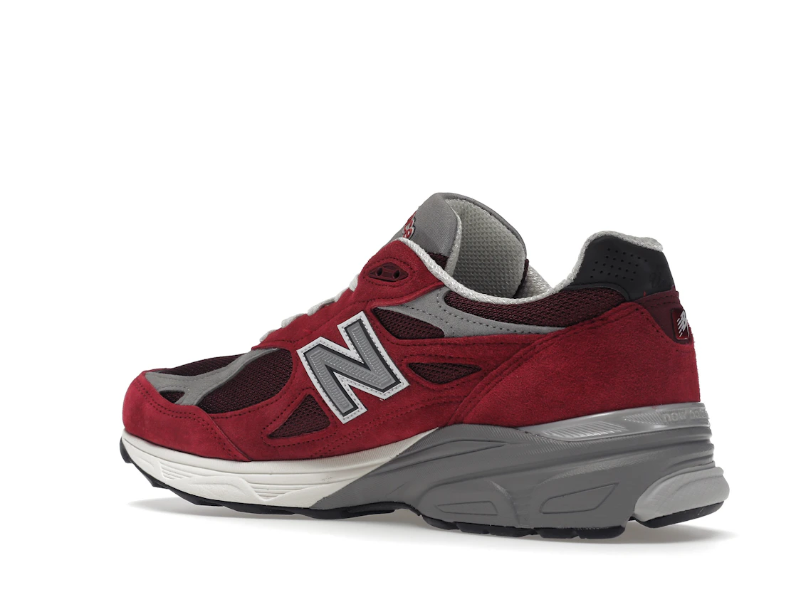 Vue 23 de New Balance 990v3 MiUSA Teddy Santis Scarlet