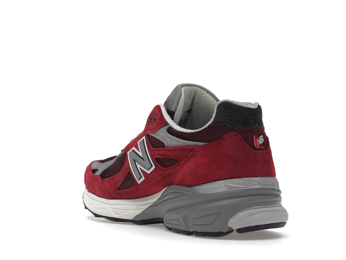 Vue 25 de New Balance 990v3 MiUSA Teddy Santis Scarlet