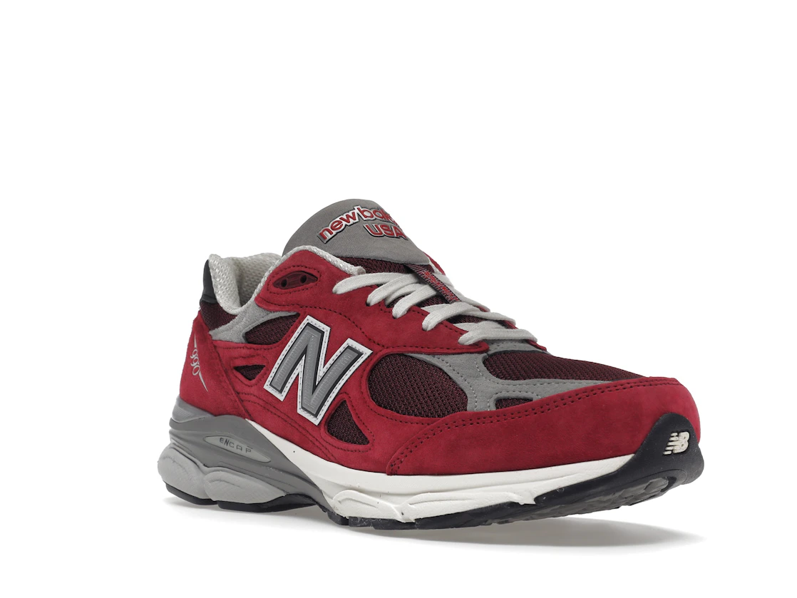 Vue 6 de New Balance 990v3 MiUSA Teddy Santis Scarlet