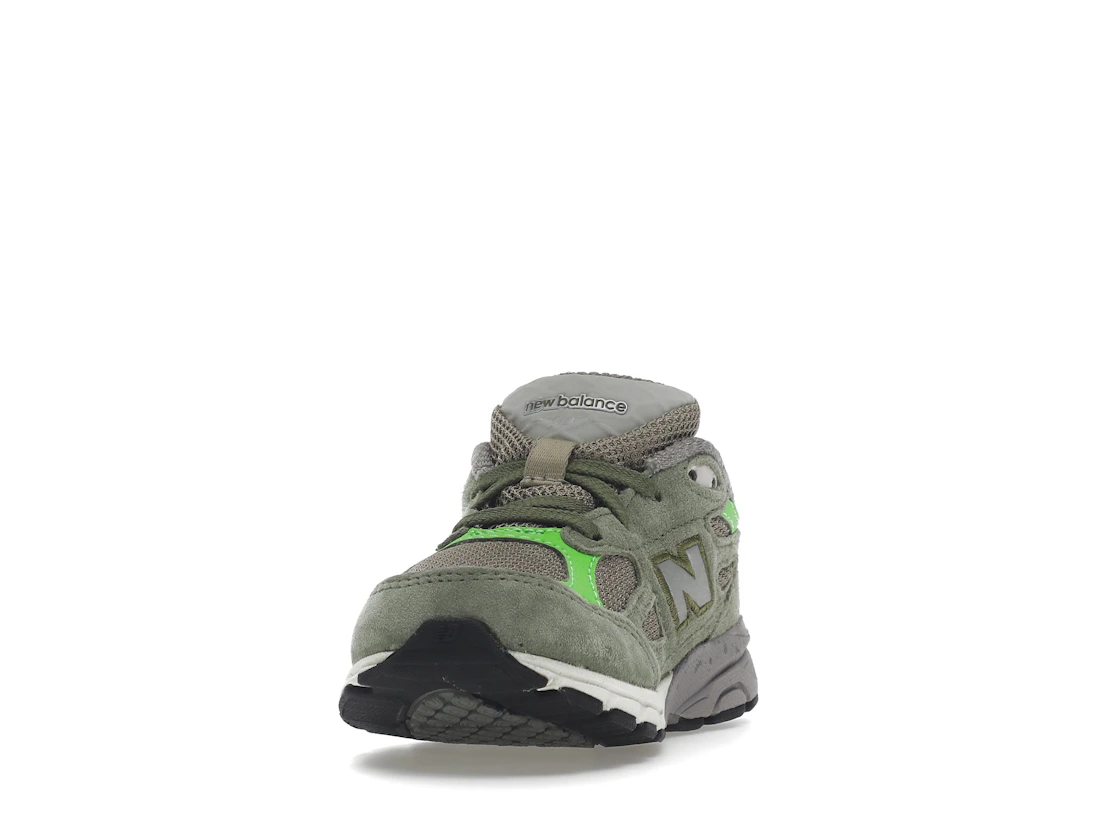 Vue 12 de New Balance 990v3 Patta Keep Your Family Close (TD)