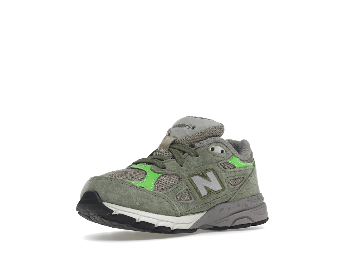 Vue 15 de New Balance 990v3 Patta Keep Your Family Close (TD)