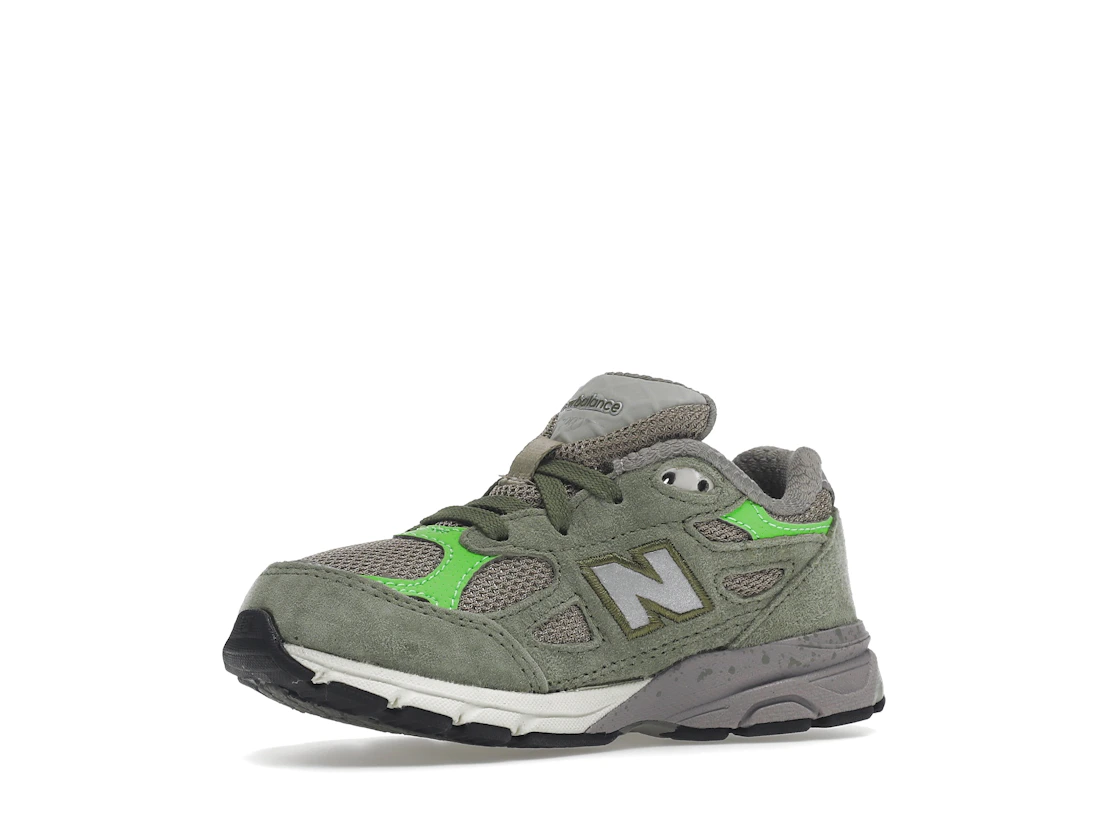 Vue 16 de New Balance 990v3 Patta Keep Your Family Close (TD)
