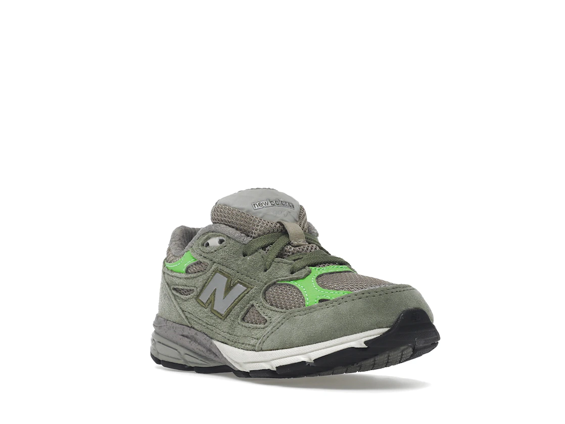 Vue 6 de New Balance 990v3 Patta Keep Your Family Close (TD)