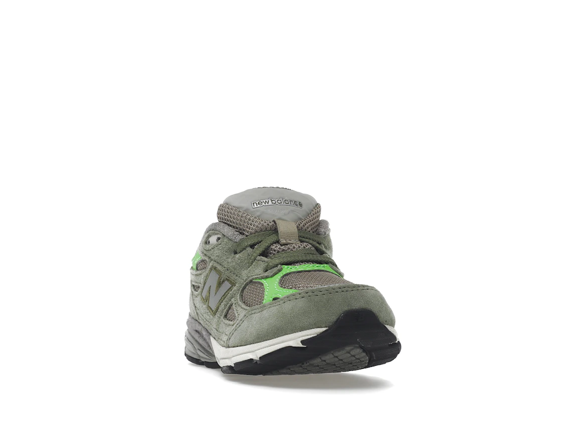 Vue 8 de New Balance 990v3 Patta Keep Your Family Close (TD)
