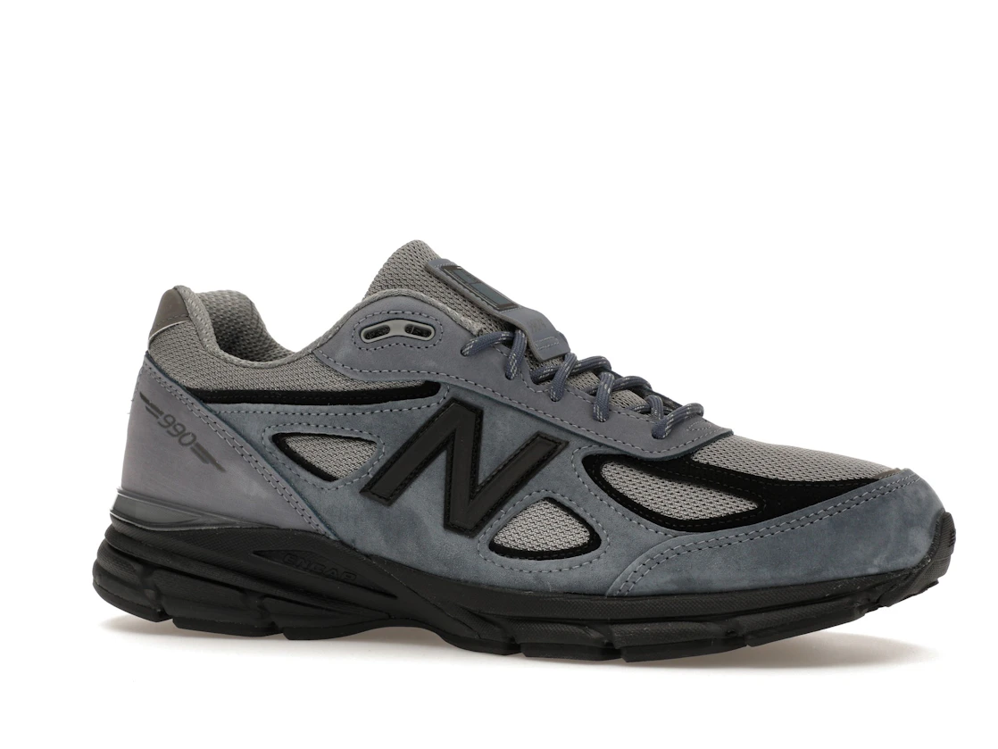 Vue 3 de New Balance 990v4 MiUSA Teddy Santis Arctic Grey Black