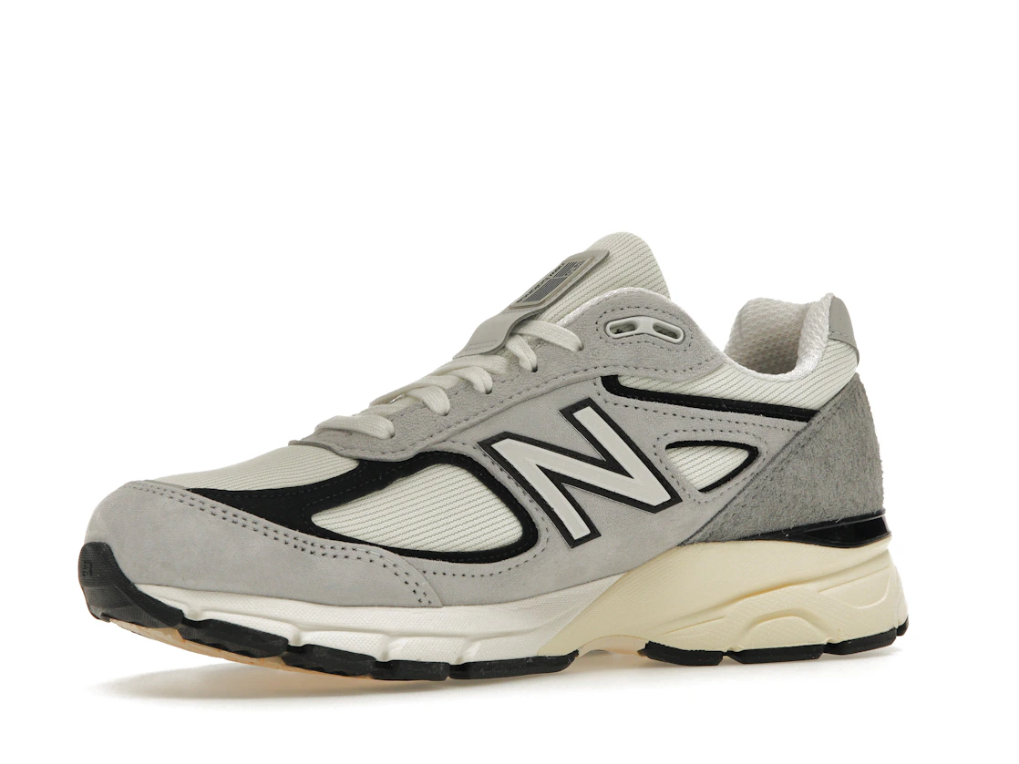 Vue 16 de New Balance 990v4 MiUSA Teddy Santis Grey Black Cream