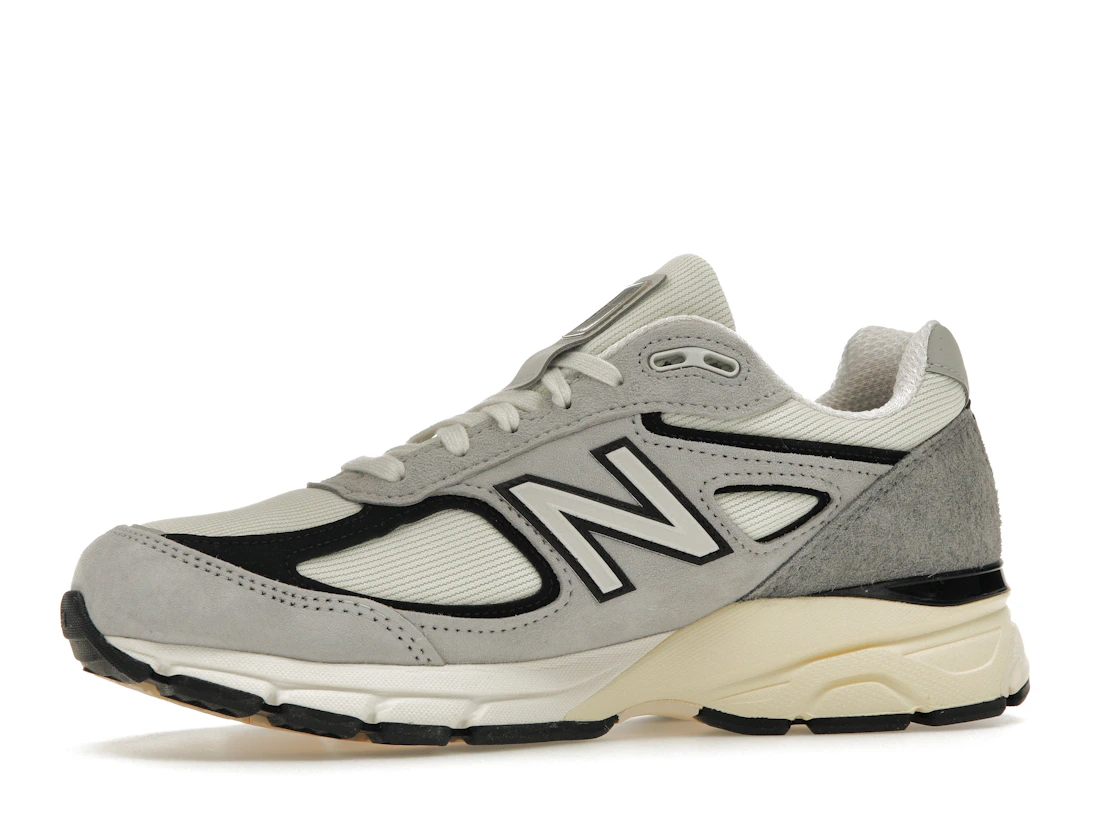 Vue 17 de New Balance 990v4 MiUSA Teddy Santis Grey Black Cream