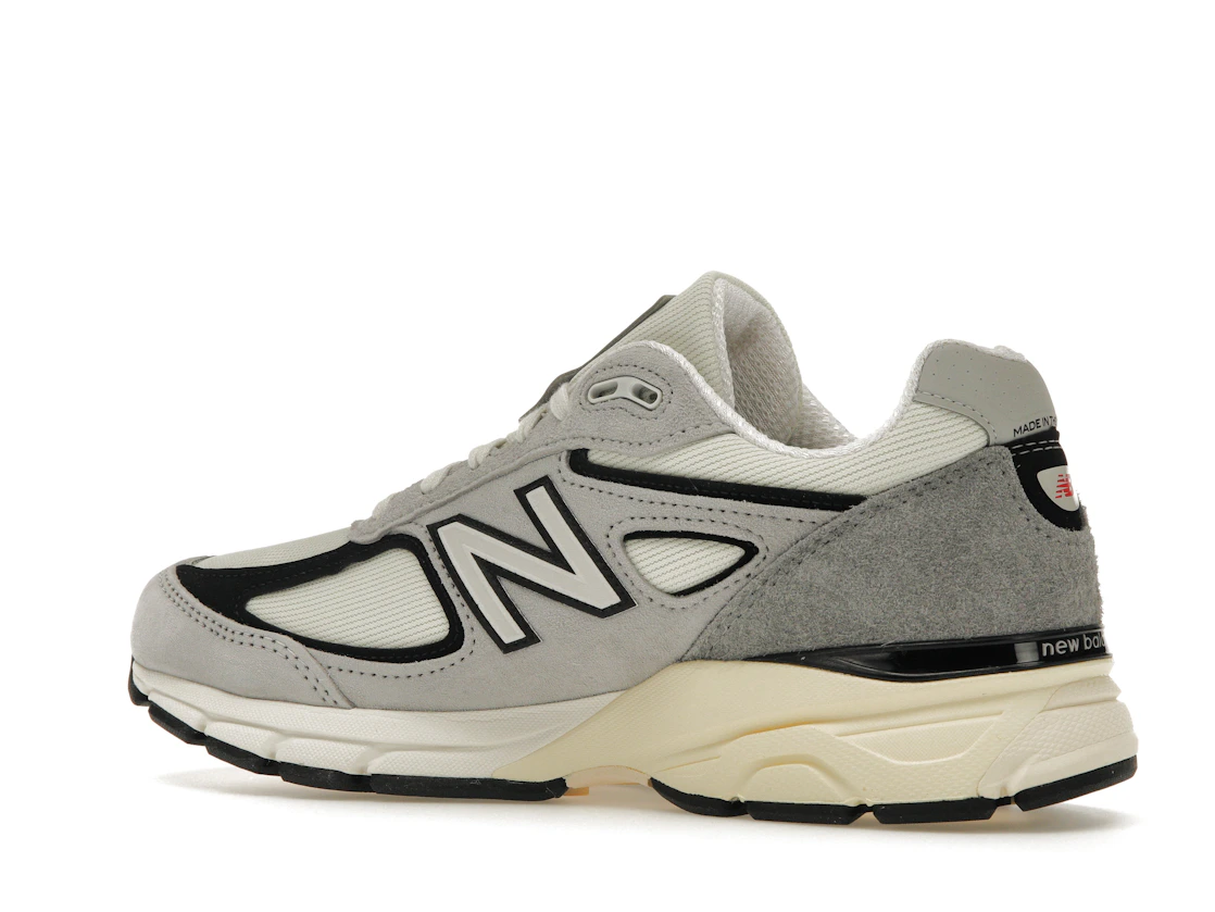 Vue 22 de New Balance 990v4 MiUSA Teddy Santis Grey Black Cream