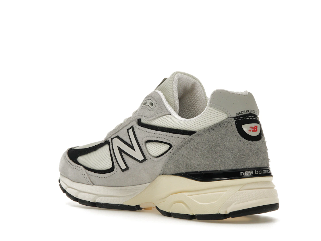 Vue 24 de New Balance 990v4 MiUSA Teddy Santis Grey Black Cream
