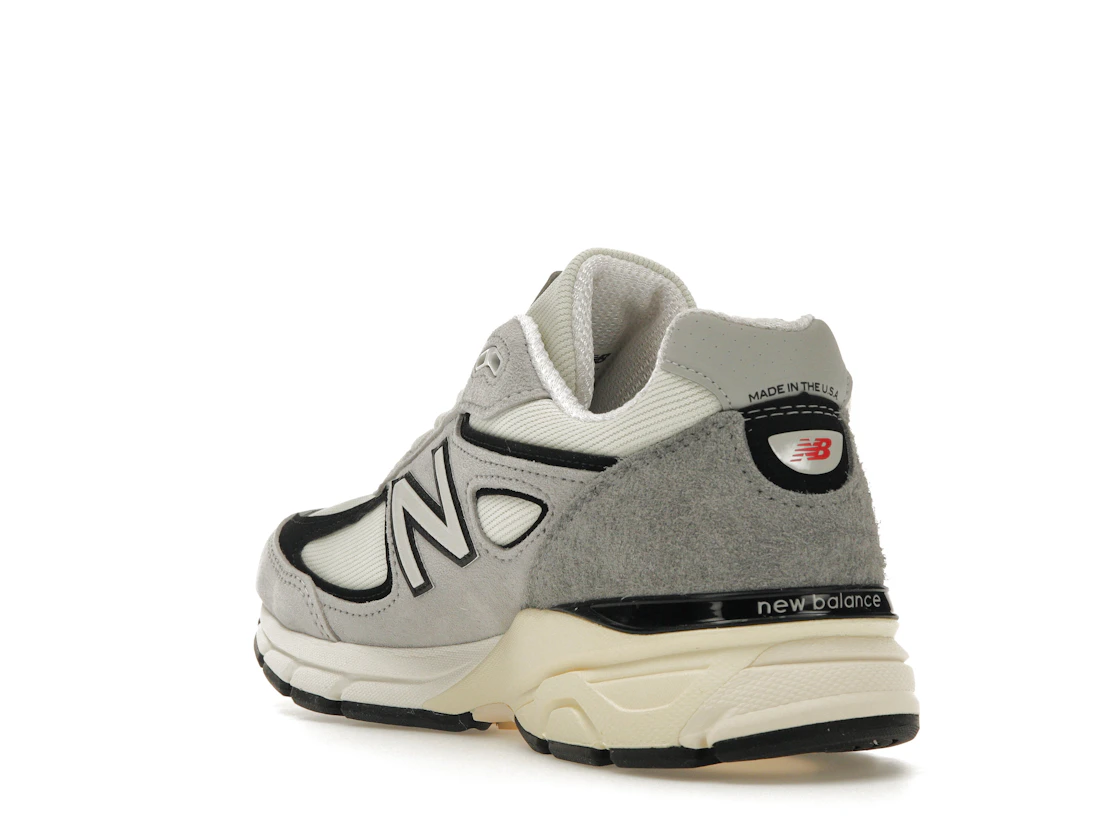 Vue 25 de New Balance 990v4 MiUSA Teddy Santis Grey Black Cream