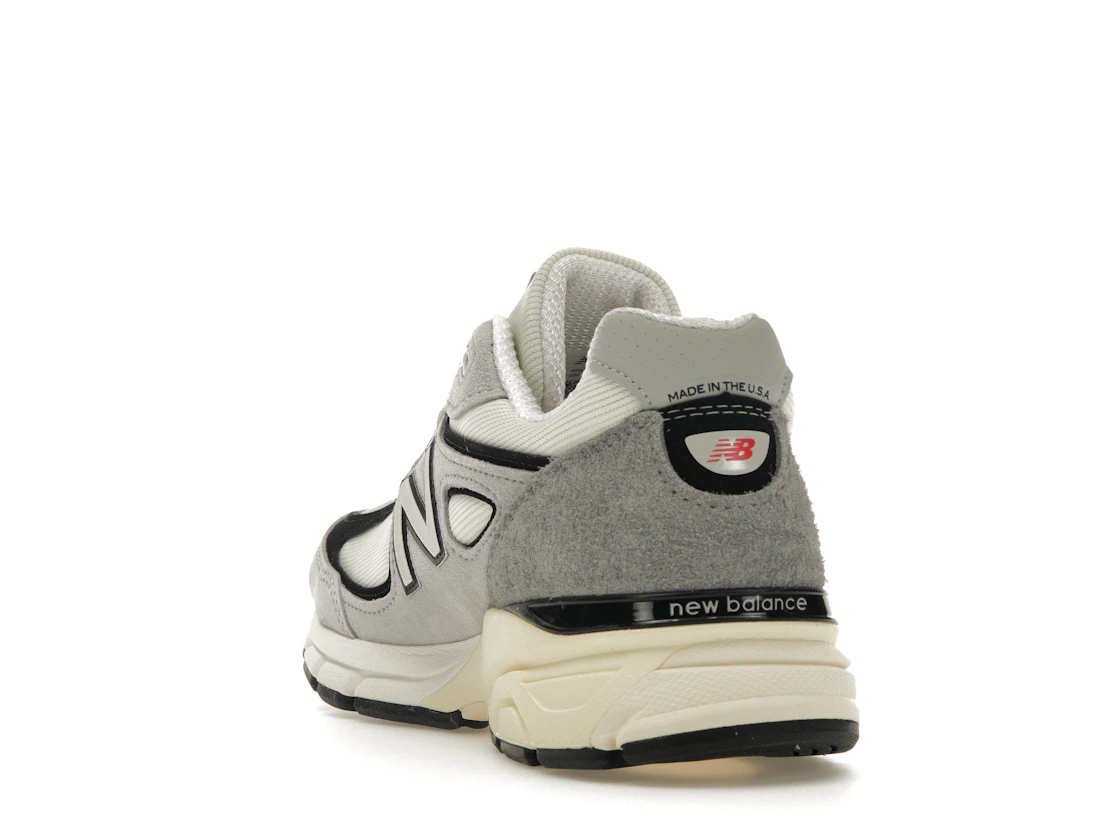 Vue 26 de New Balance 990v4 MiUSA Teddy Santis Grey Black Cream