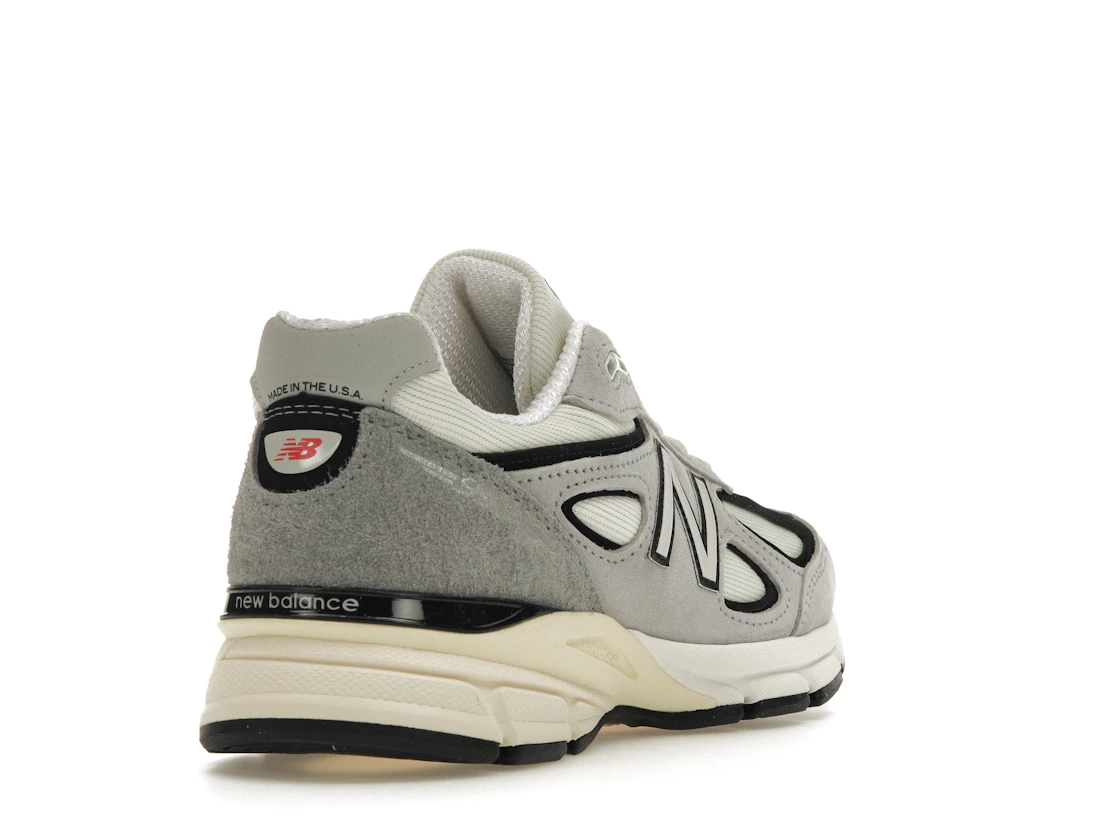 Vue 31 de New Balance 990v4 MiUSA Teddy Santis Grey Black Cream