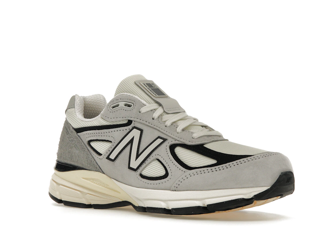 Vue 5 de New Balance 990v4 MiUSA Teddy Santis Grey Black Cream