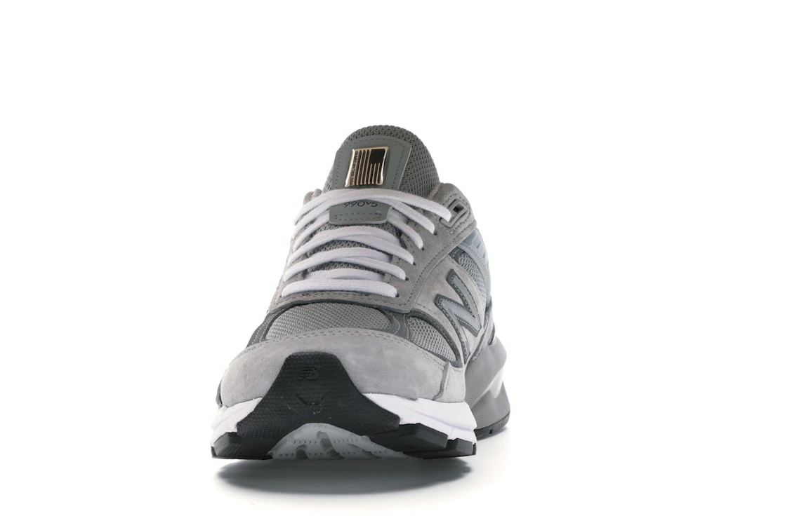 Vue 11 de New Balance 990v5 Grey