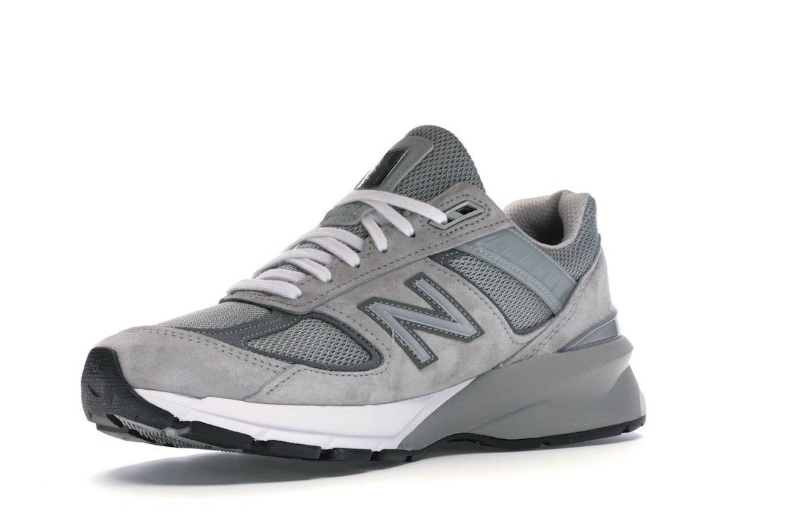 Vue 15 de New Balance 990v5 Grey