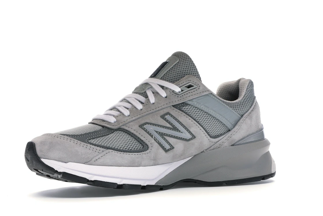 Vue 16 de New Balance 990v5 Grey
