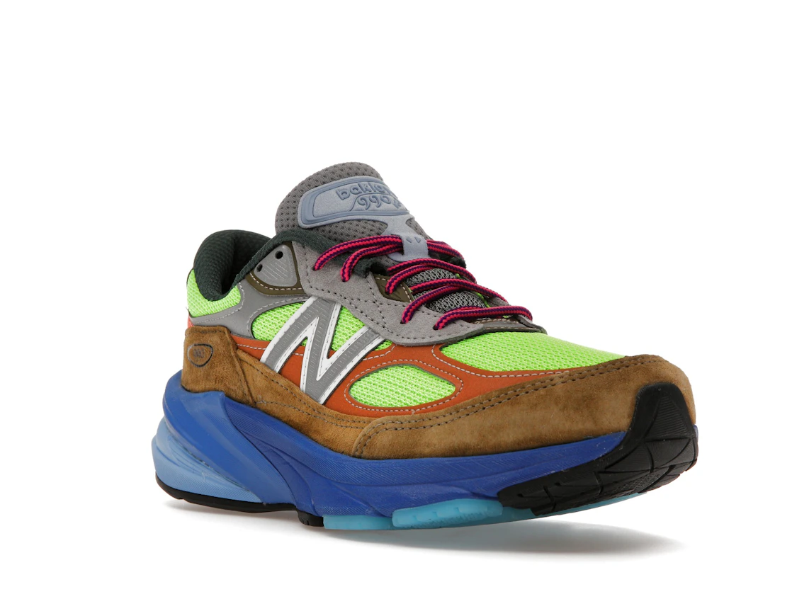 Vue 6 de New Balance 990v6 MiUSA Action Bronson Baklava