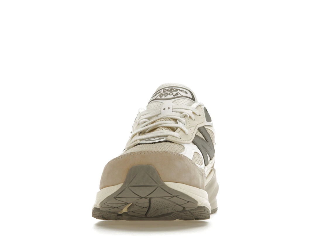 Vue 11 de New Balance 990v6 MiUSA Cream