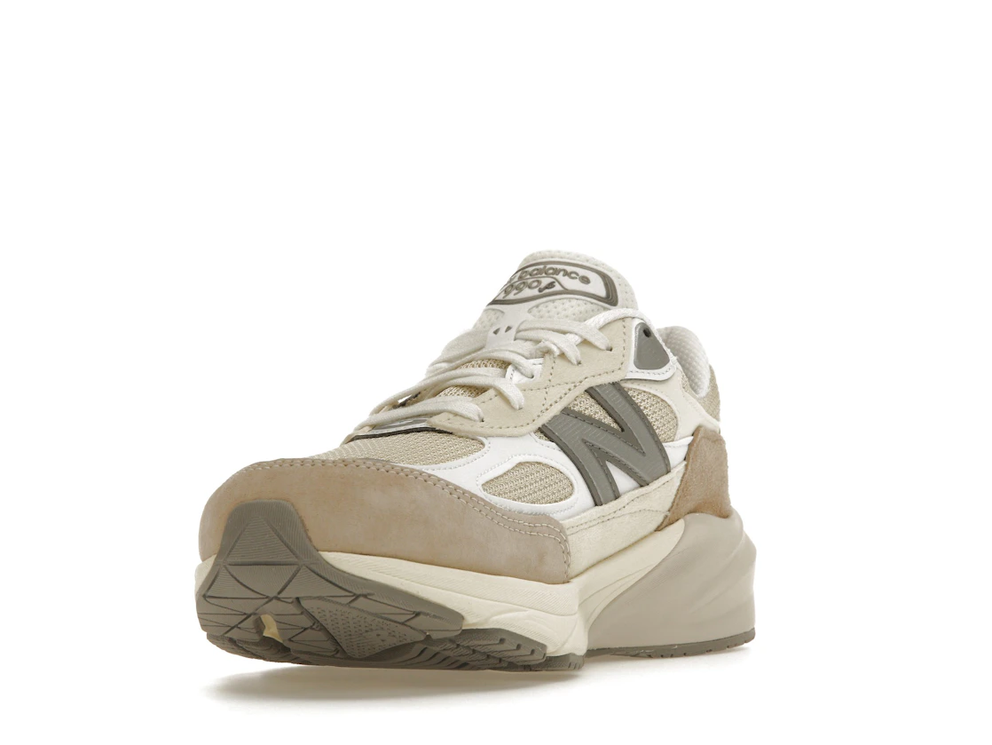 Vue 13 de New Balance 990v6 MiUSA Cream