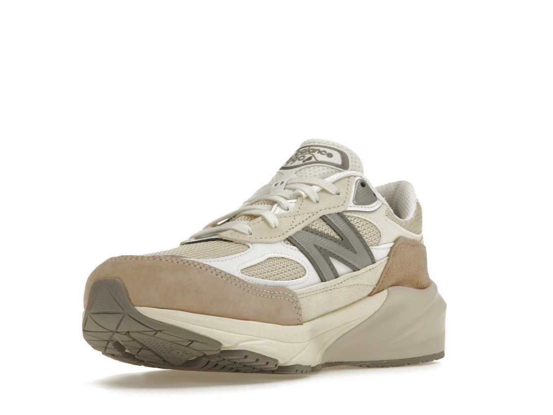 Vue 14 de New Balance 990v6 MiUSA Cream