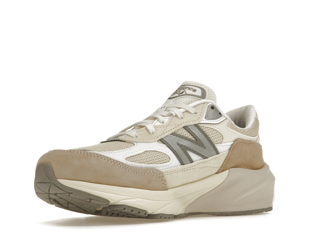Vue 15 de New Balance 990v6 MiUSA Cream