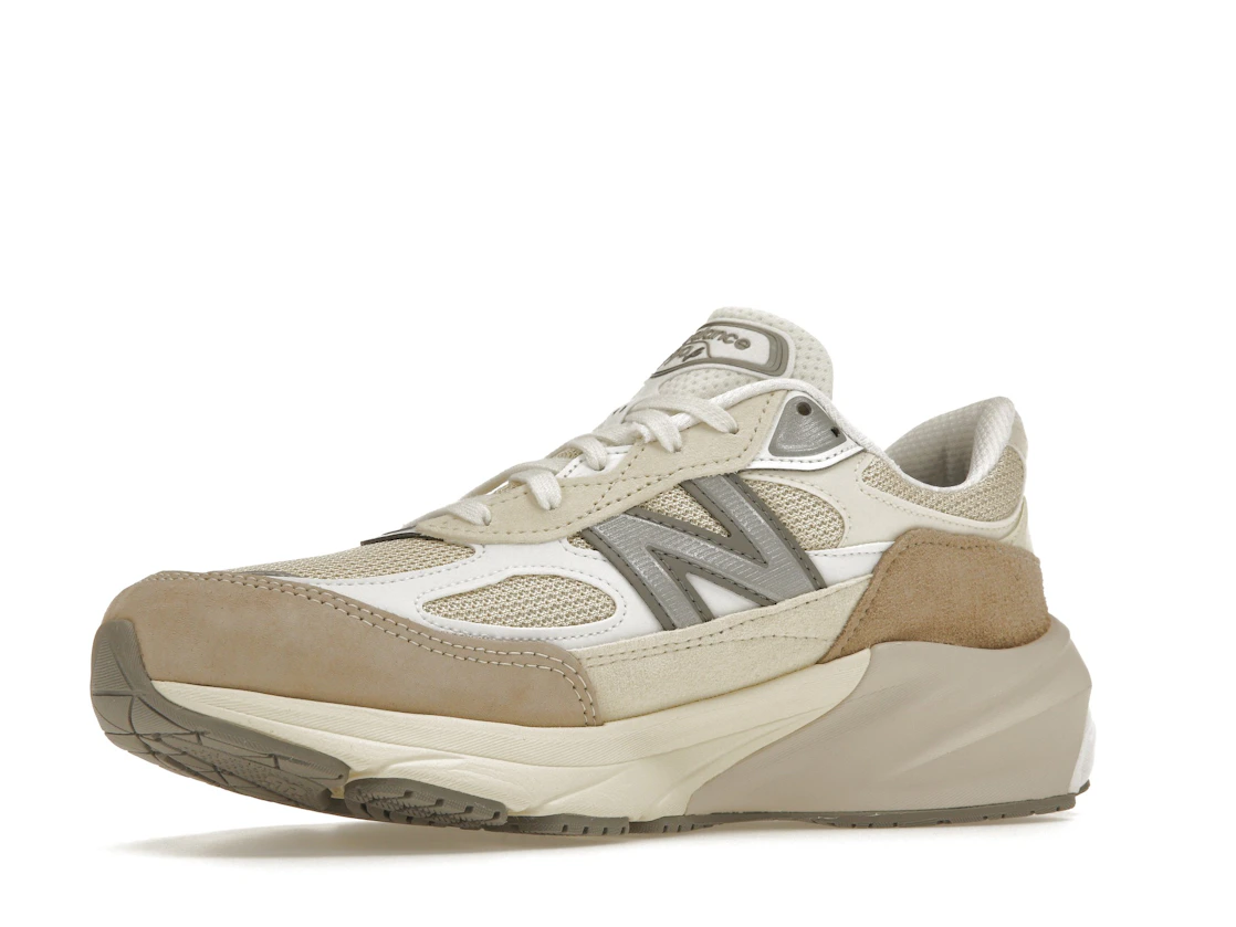 Vue 16 de New Balance 990v6 MiUSA Cream