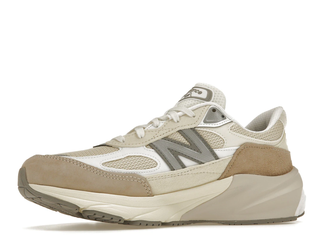 Vue 17 de New Balance 990v6 MiUSA Cream