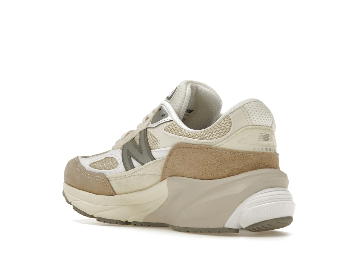Vue 24 de New Balance 990v6 MiUSA Cream
