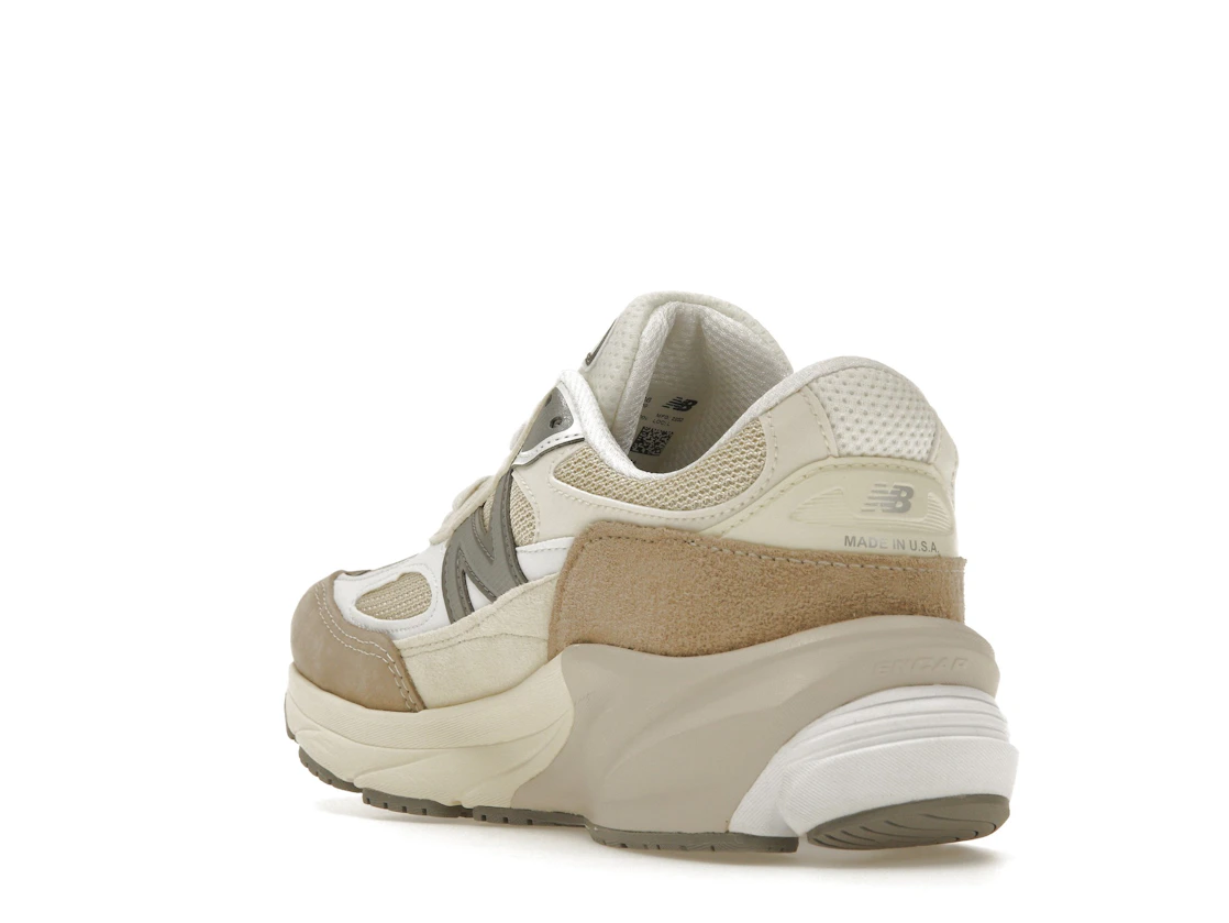 Vue 25 de New Balance 990v6 MiUSA Cream