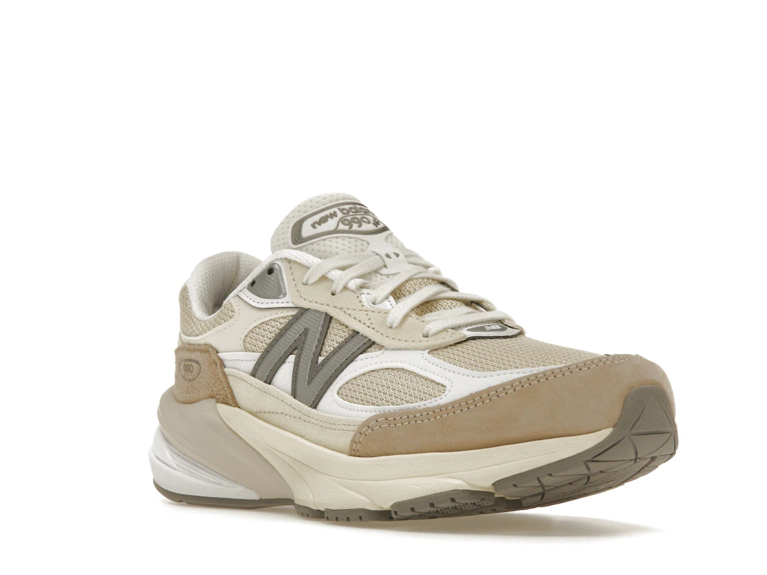 Vue 6 de New Balance 990v6 MiUSA Cream