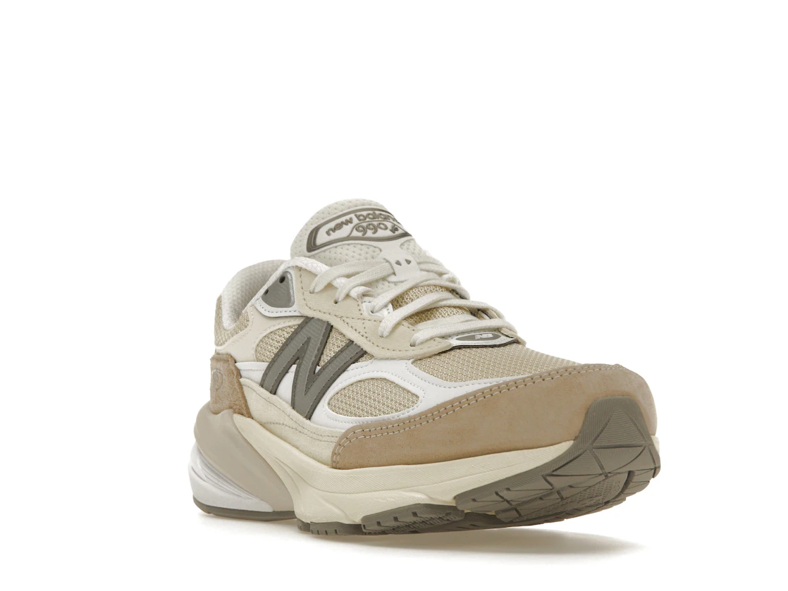 Vue 7 de New Balance 990v6 MiUSA Cream