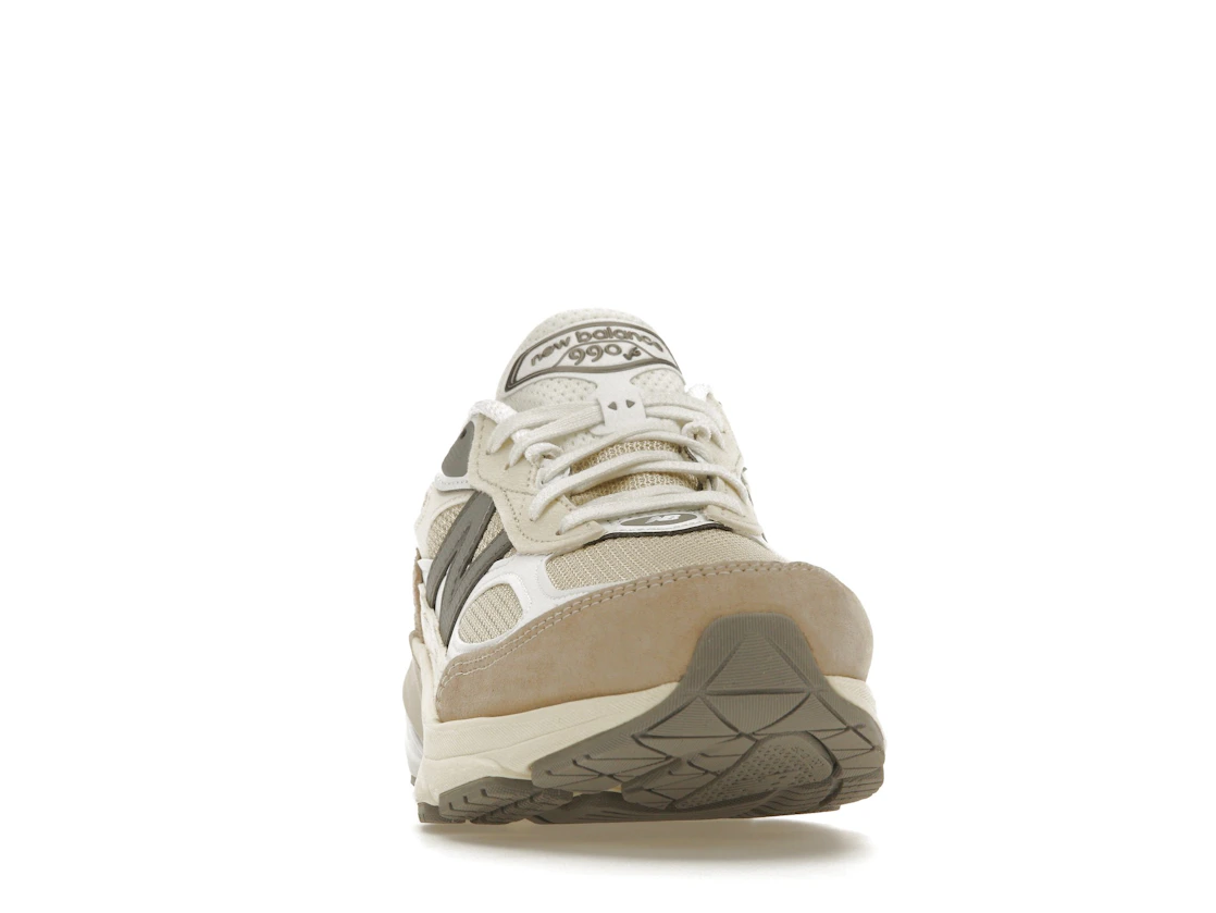 Vue 9 de New Balance 990v6 MiUSA Cream